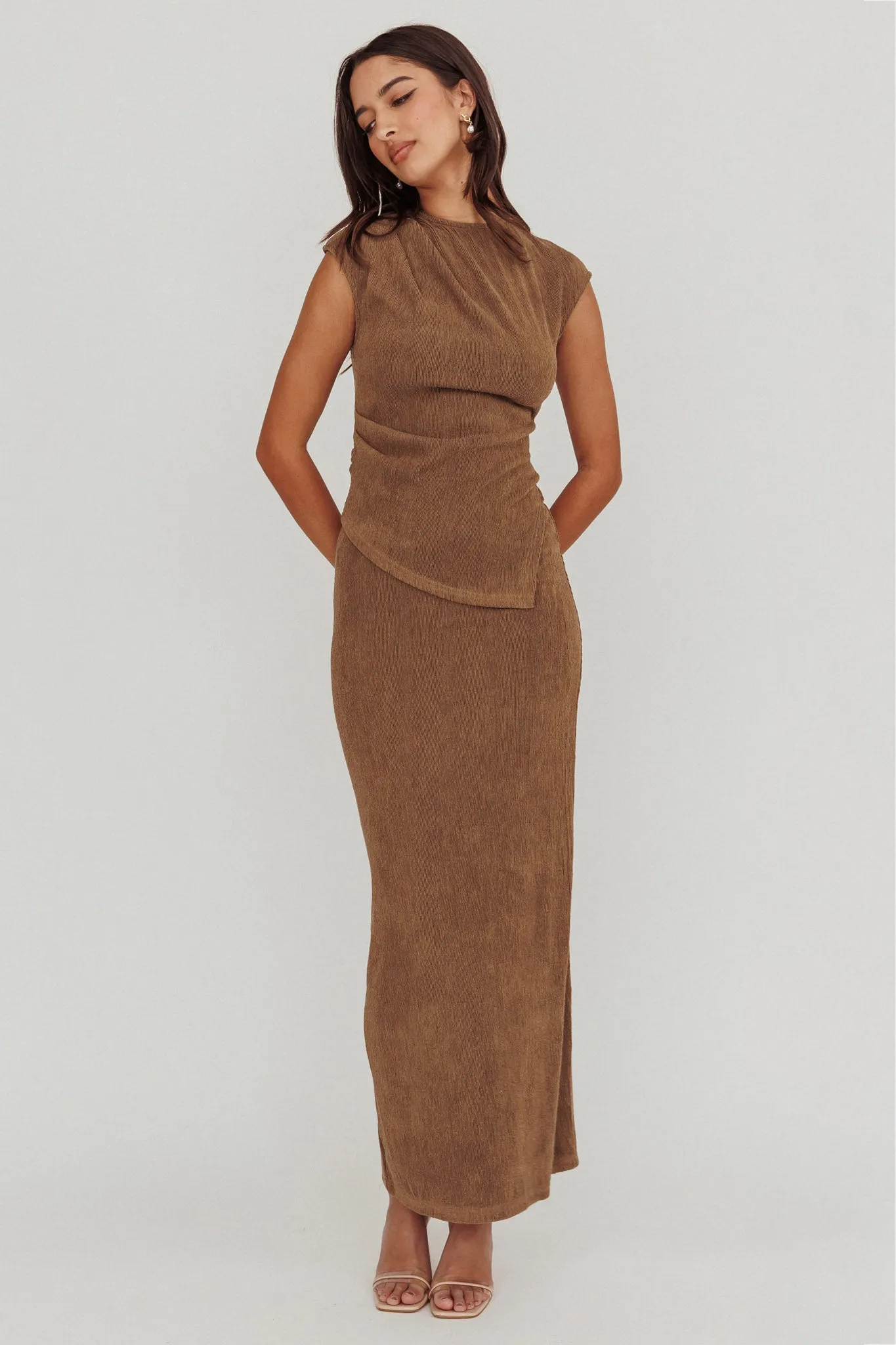 Calculated Ribbed Knit Maxi Skirt Brown