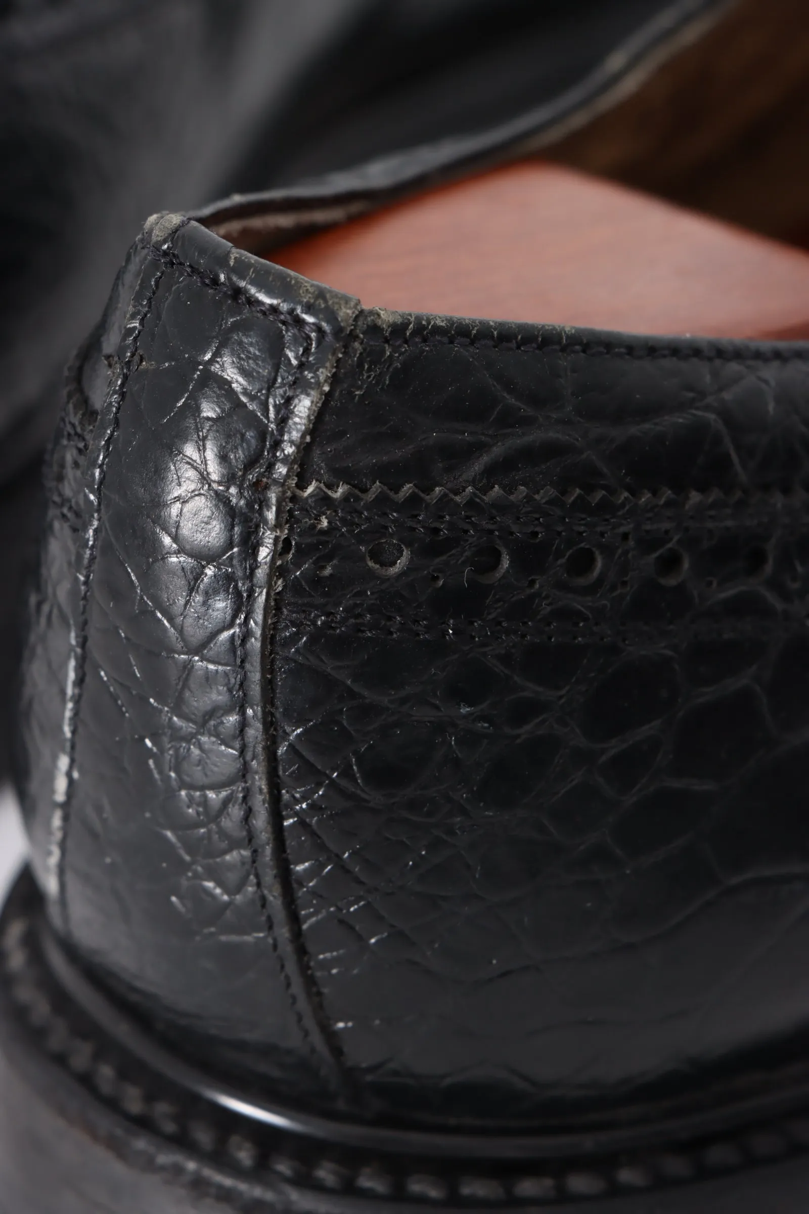 CALZADO LEONEL Black Croc Leather Wingtip Brogues (8.5-9)