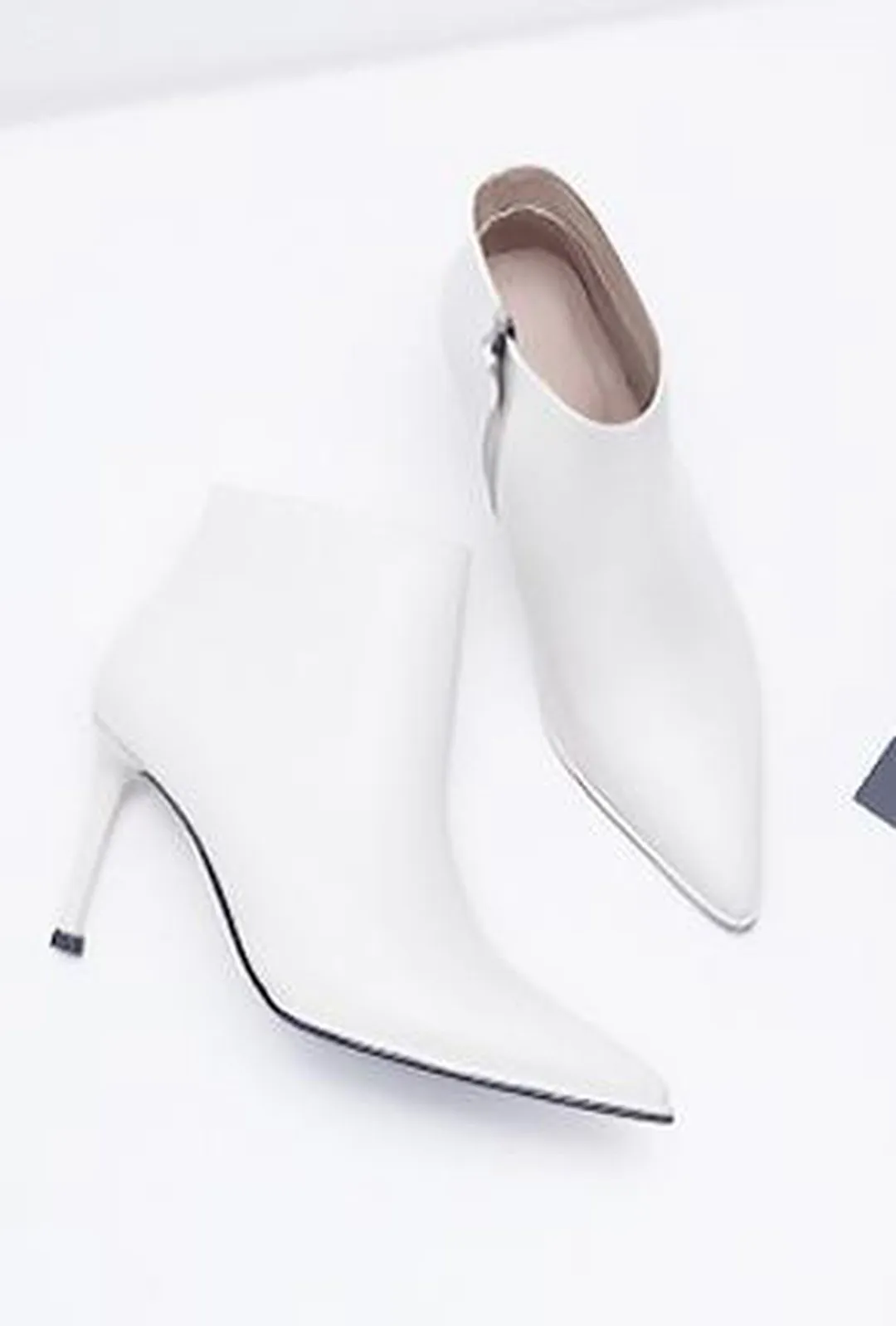 KAYSA - SLEEK ANKLE BOOTS