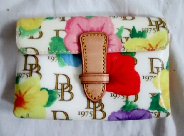 NEW DOONEY & BOURKE Coated Cotton Floral Print Janine Purse Wallet Pouch Case