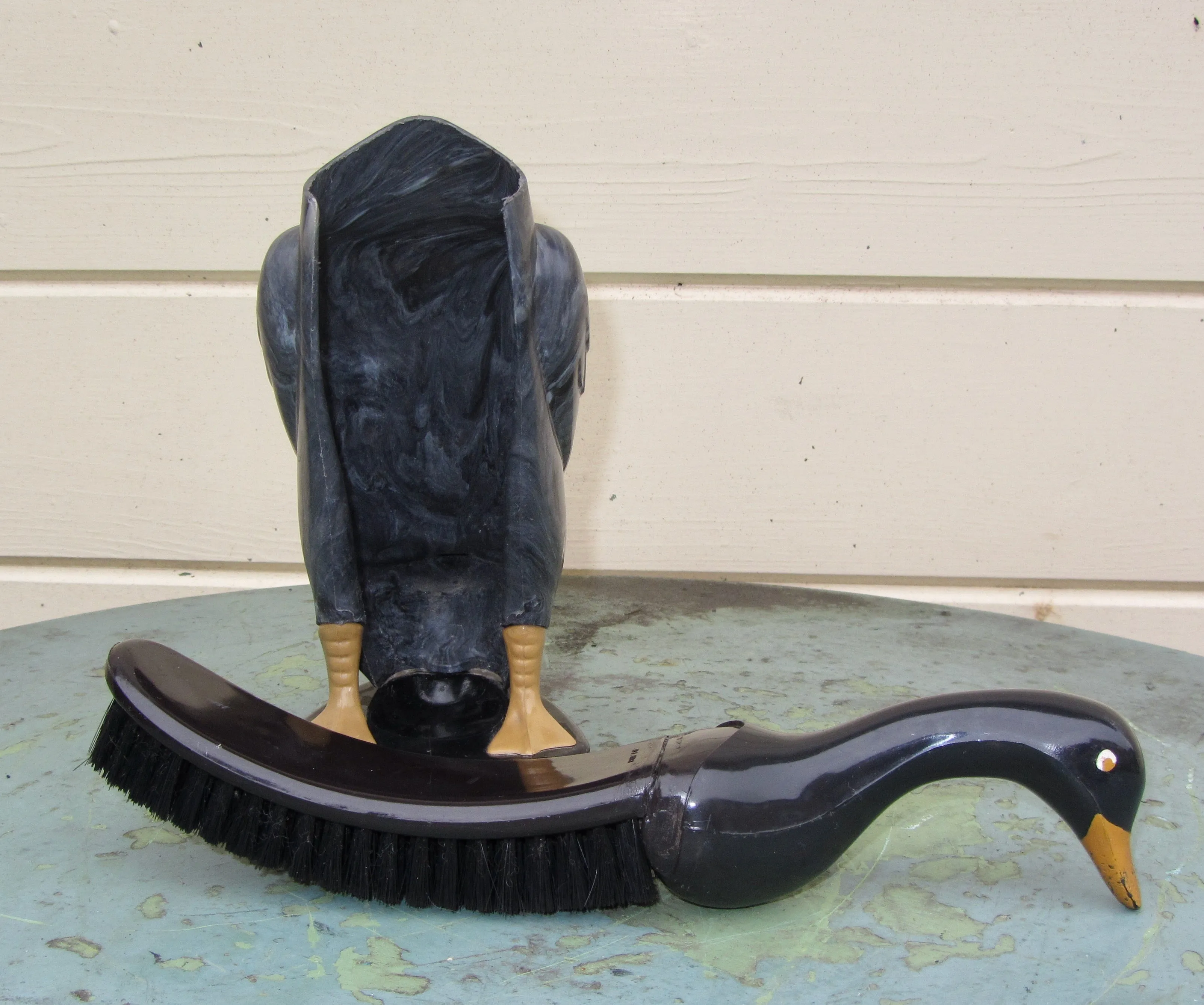 Novelty 11 Inch 1950s Duck Shaped Freestanding Clothes Brush