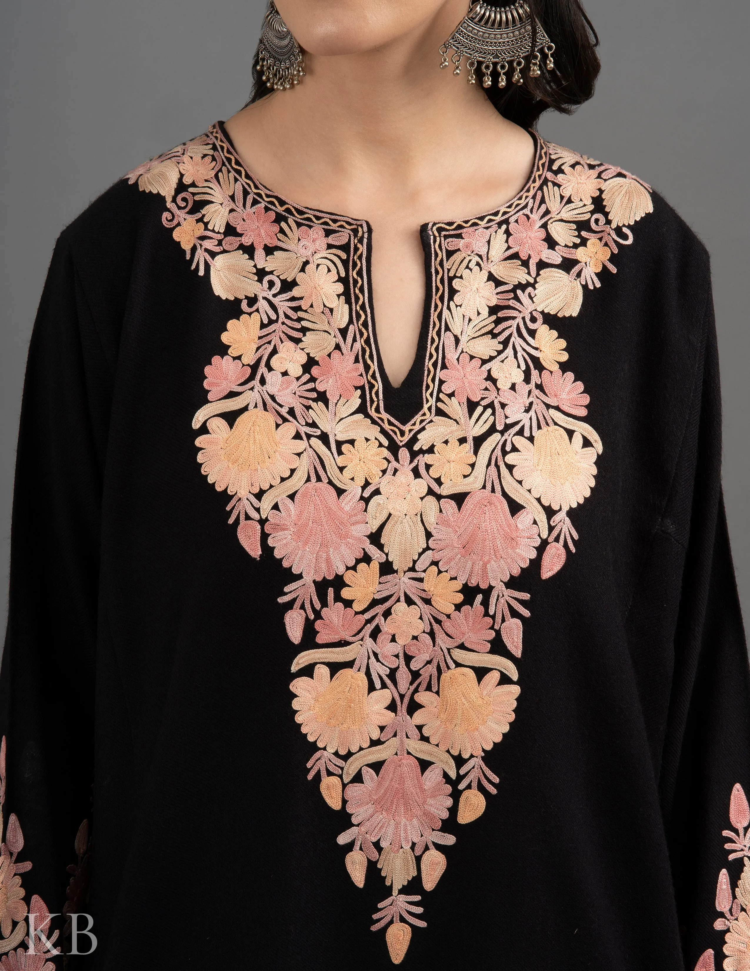 Rang-e-Khizan Black Floral Aari Phiran