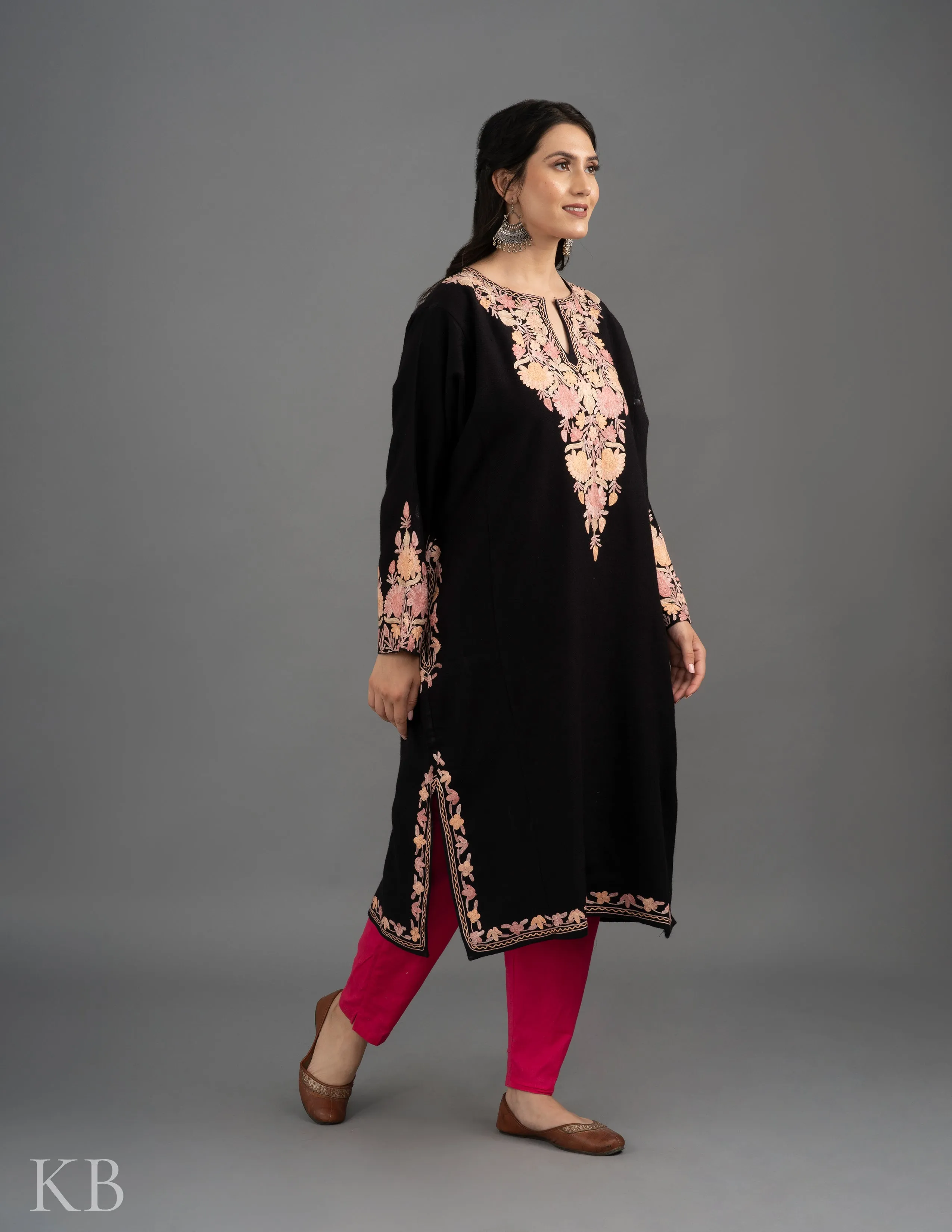 Rang-e-Khizan Black Floral Aari Phiran