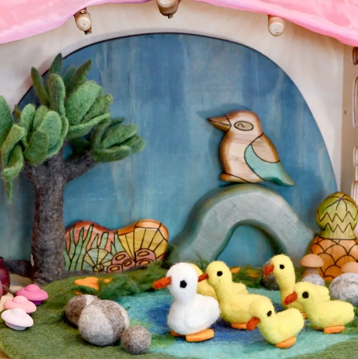 Tara Treasures | Duck Pond with 6 Ducks Play Mat Playscape