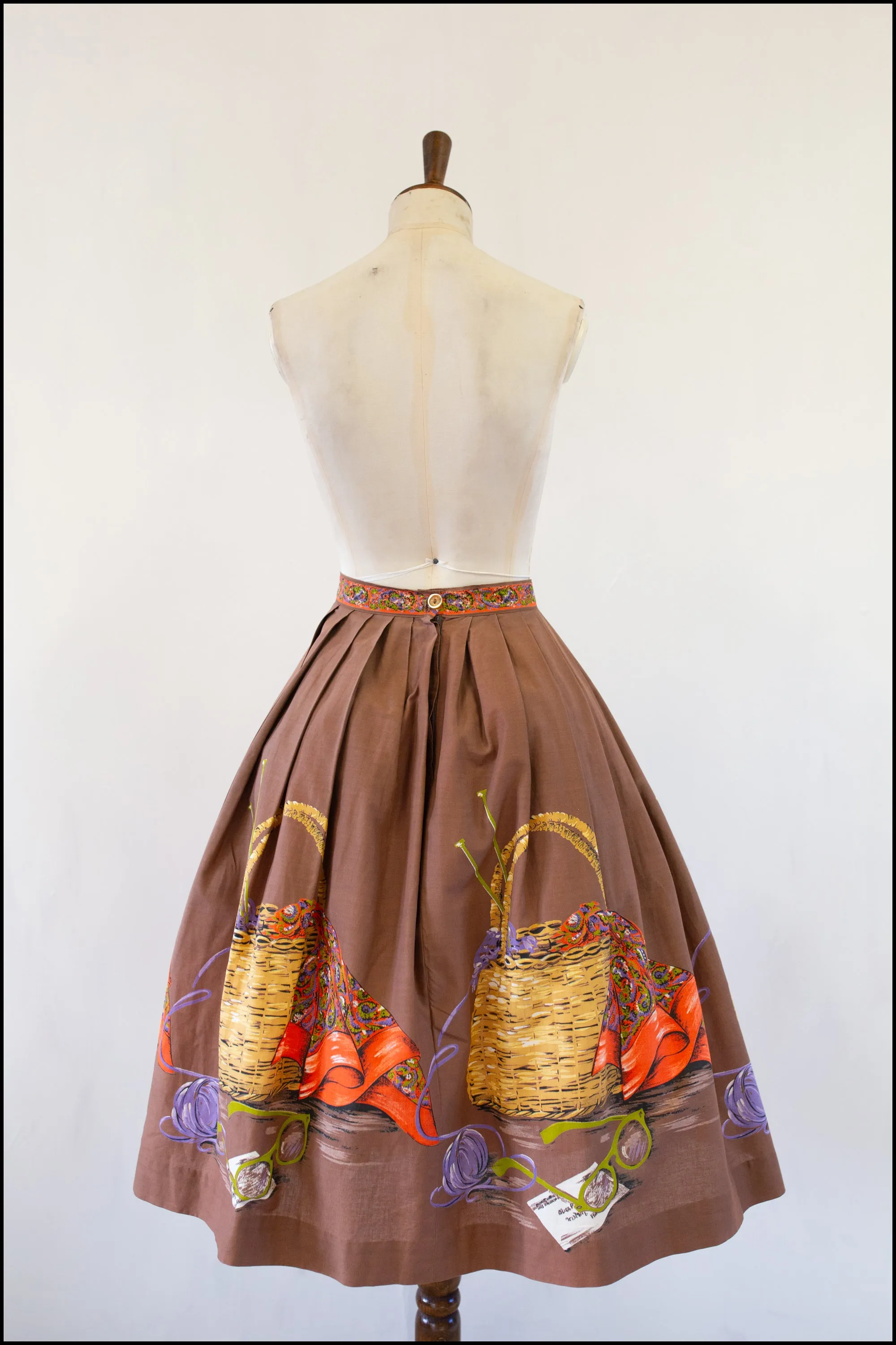 Vintage 1950s Knitting Basket Novelty Skirt