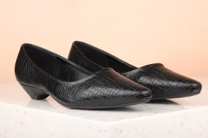 Women Black Textured  Kitten Pumps