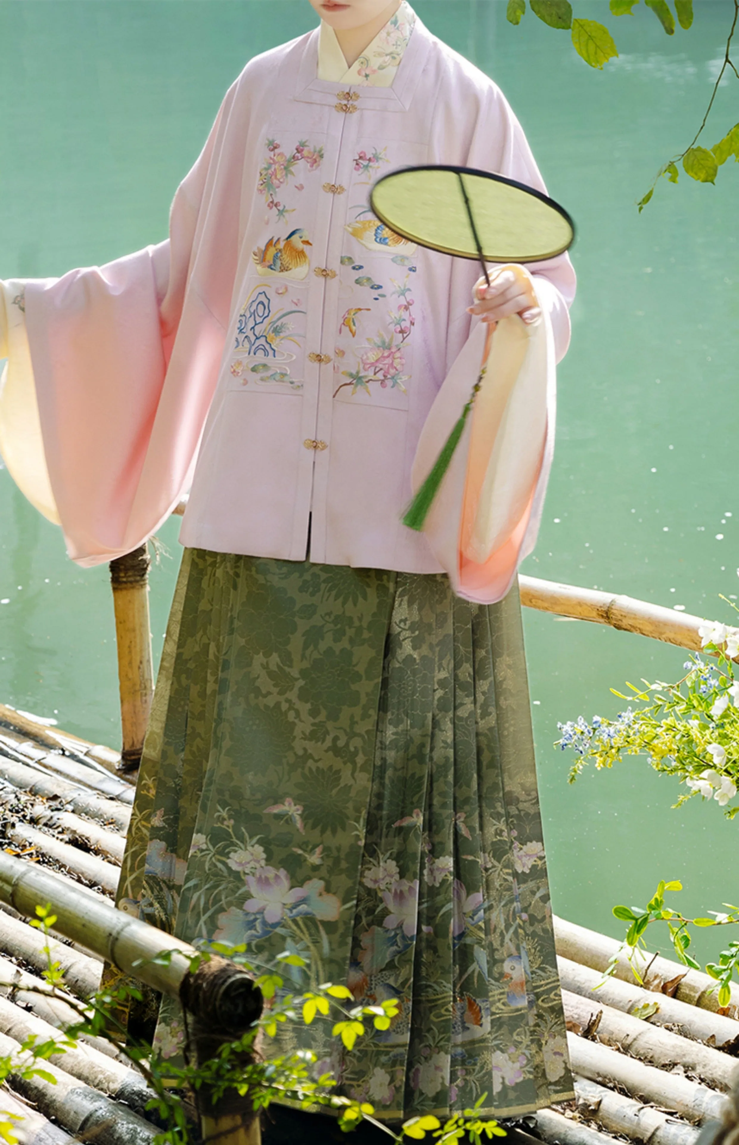 Ya Chi 鸭池 Duck Pond Ming Dynasty Embroidered Fangling Jacket & Mamian Aoqun Set